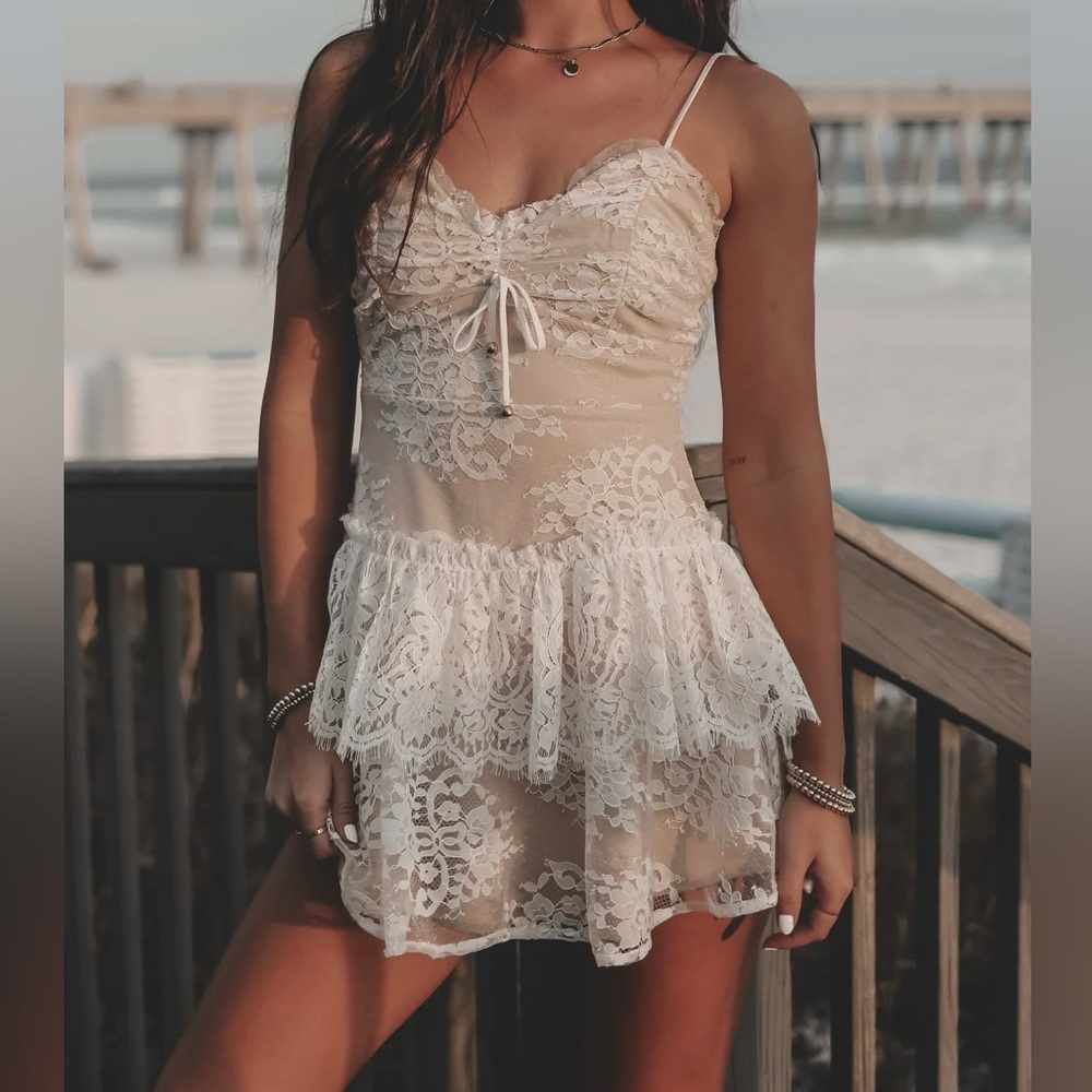 NWOT Gorgeous White Lace mini dress.